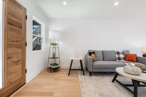 Entry Way - 580 Paloma Ave, Pacifica, CA 94044 photo 2 of 4
