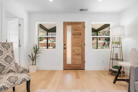 Entry Way - 580 Paloma Ave, Pacifica, CA 94044 photo 1 of 4