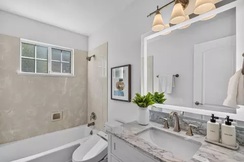 Bath - 10470 Glenview Ave, Cupertino, CA 95014 photo 2 of 2