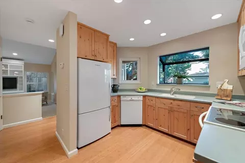 Kitchen - 137 Redding Rd A, Campbell, CA 95008 photo 3 of 3