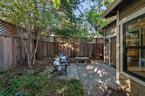 Exterior - 137 Redding Rd A, Campbell, CA 95008 photo 4 of 5
