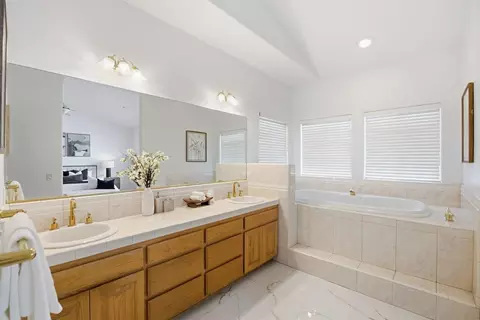 Bath - 1885 Hollyhock Ln, Gilroy, CA 95020 photo 1 of 8
