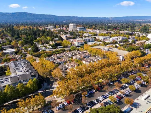 View/Area - 540 Minton Ln, Mountain View, CA 94041 photo 4 of 6