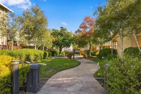 Exterior - 540 Minton Ln, Mountain View, CA 94041 photo 7 of 9