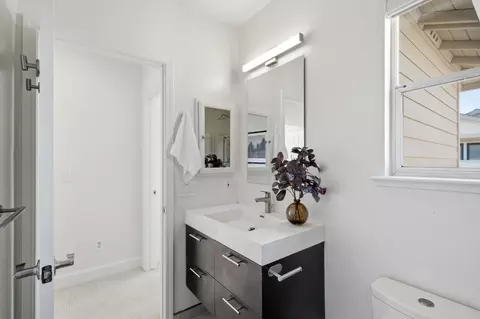 Bath - 540 Minton Ln, Mountain View, CA 94041 photo 2 of 5
