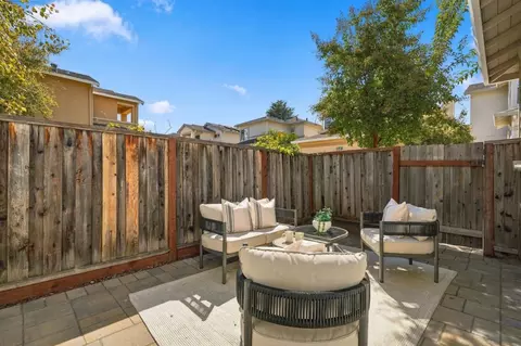 Exterior - 540 Minton Ln, Mountain View, CA 94041 photo 4 of 9