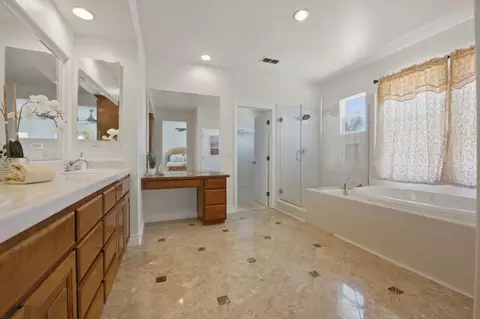 Bath - 9632 Cherrywood Ct, Gilroy, CA 95020 photo 2 of 5
