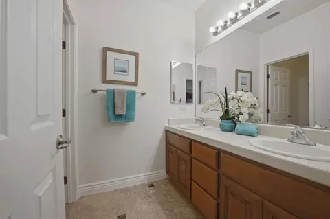 Bath - 9632 Cherrywood Ct, Gilroy, CA 95020 photo 5 of 5