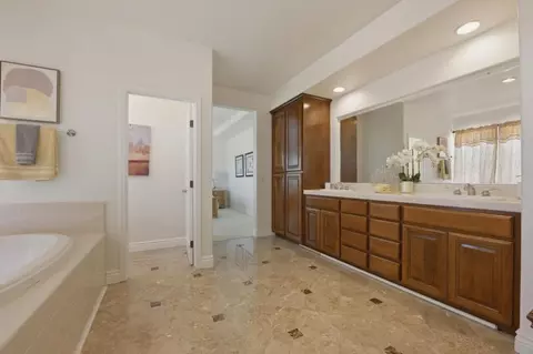 Bath - 9632 Cherrywood Ct, Gilroy, CA 95020 photo 3 of 5