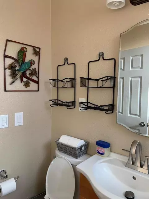 Bath - Hershey Way, Hayward, CA 94544 photo 1 of 2