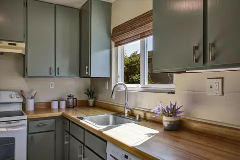 Kitchen - 6034 Soquel Dr, Aptos, CA 95003 photo 3 of 3