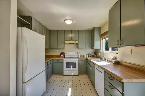 Kitchen - 6034 Soquel Dr, Aptos, CA 95003 photo 2 of 3