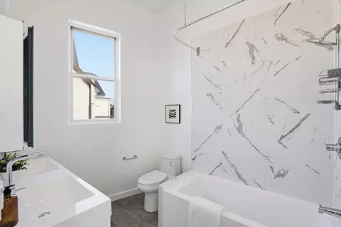 Bath - 1510-1514 8th St, Oakland, CA 94607 photo 7 of 15