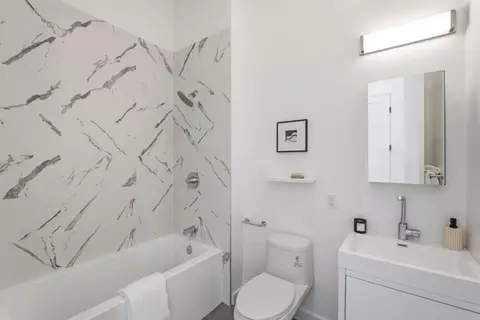 Bath - 1510-1514 8th St, Oakland, CA 94607 photo 9 of 15