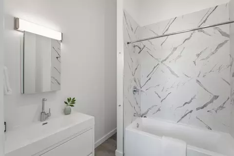 Bath - 1510-1514 8th St, Oakland, CA 94607 photo 14 of 15