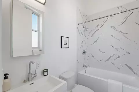 Bath - 1510-1514 8th St, Oakland, CA 94607 photo 10 of 15