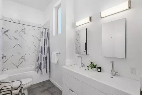 Bath - 1510-1514 8th St, Oakland, CA 94607 photo 3 of 15