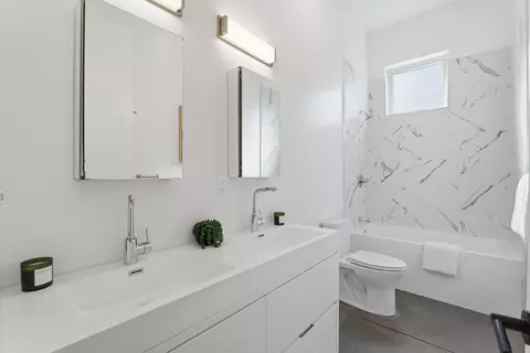 Bath - 1510-1514 8th St, Oakland, CA 94607 photo 6 of 15