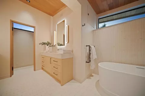 Bath - 26346 Valley View Ave, Carmel, CA 93923 photo 8 of 9