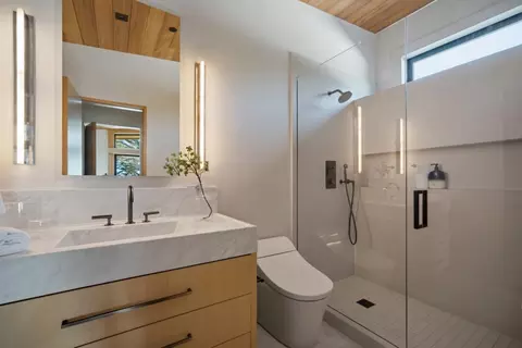 Bath - 26346 Valley View Ave, Carmel, CA 93923 photo 4 of 9