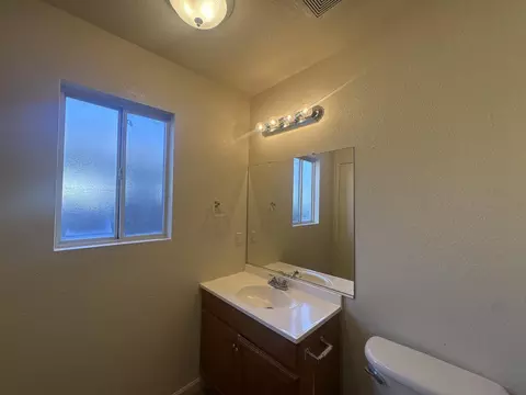 Bath - 361 Serano St, Merced, CA 95341 photo 2 of 3