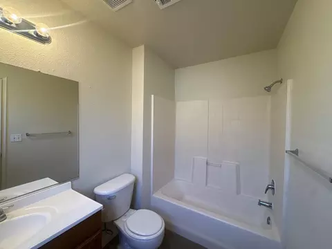Bath - 361 Serano St, Merced, CA 95341 photo 3 of 3