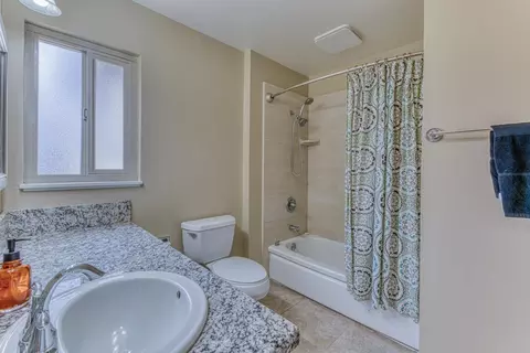 Bath - 945 San Simeon Dr, Salinas, CA 93901 photo 3 of 4
