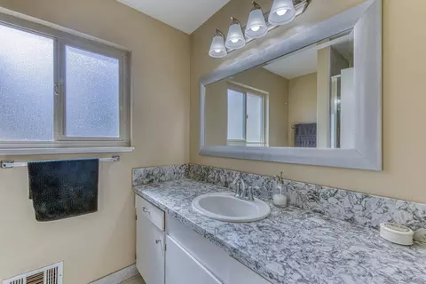 Bath - 945 San Simeon Dr, Salinas, CA 93901 photo 1 of 4