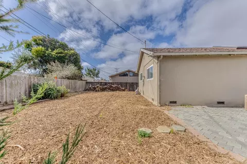 Exterior - 945 San Simeon Dr, Salinas, CA 93901 photo 6 of 7