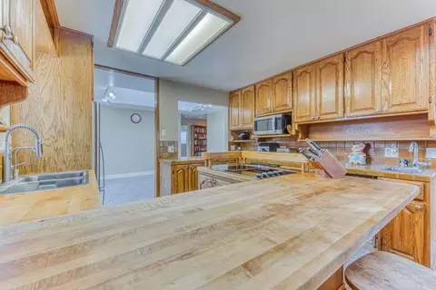 Kitchen - 945 San Simeon Dr, Salinas, CA 93901 photo 2 of 3