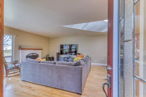 Entry Way - 945 San Simeon Dr, Salinas, CA 93901 photo 1 of 2