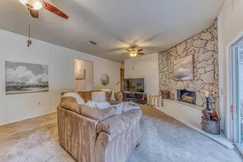 Living - 19115 Marjorie Rd, Prunedale, CA 93907 photo 3 of 3