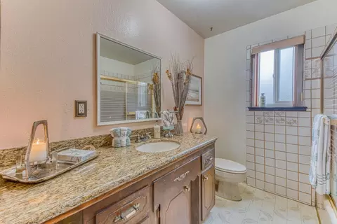 Bath - 19115 Marjorie Rd, Prunedale, CA 93907 photo 2 of 3