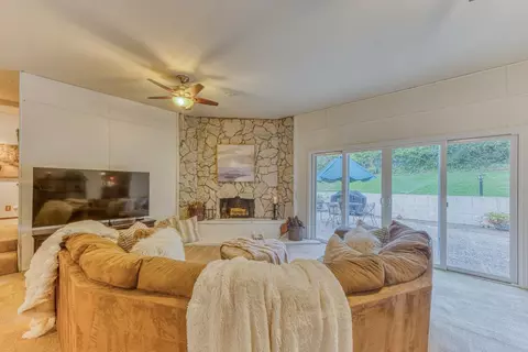 Living - 19115 Marjorie Rd, Prunedale, CA 93907 photo 1 of 3
