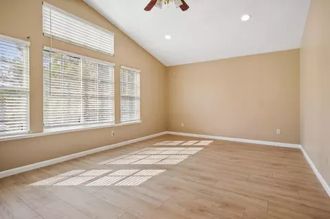Living - 421 De Bord Dr, Tracy, CA 95376 photo 6 of 7