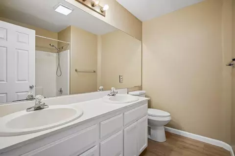 Bath - 421 De Bord Dr, Tracy, CA 95376 photo 2 of 4