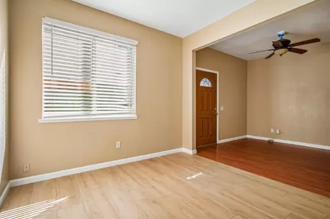 Living - 421 De Bord Dr, Tracy, CA 95376 photo 5 of 7