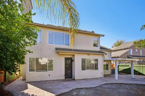 Exterior - 421 De Bord Dr, Tracy, CA 95376 photo 2 of 4