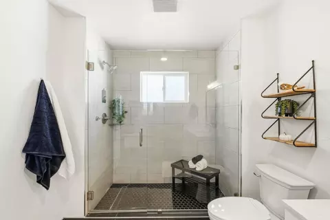 Bath - 296 River Rd, Salinas, CA 93908 photo 1 of 4