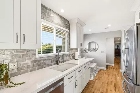Kitchen - 296 River Rd, Salinas, CA 93908 photo 2 of 5