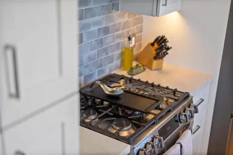 Kitchen - 296 River Rd, Salinas, CA 93908 photo 4 of 5