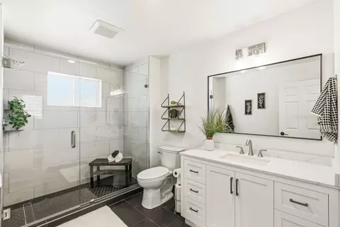 Bath - 296 River Rd, Salinas, CA 93908 photo 2 of 4