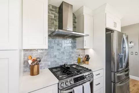 Kitchen - 296 River Rd, Salinas, CA 93908 photo 3 of 5
