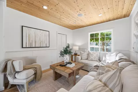Living - 3150 Day Rd, Gilroy, CA 95020 photo 1 of 2