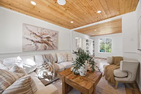 Living - 3150 Day Rd, Gilroy, CA 95020 photo 2 of 2