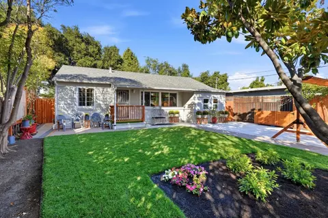 215 Newbridge St, Menlo Park, CA 94025