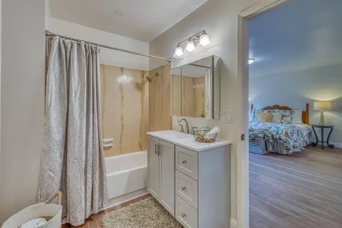 Bath - 3850 Rio Rd 24, Carmel, CA 93923 photo 2 of 4