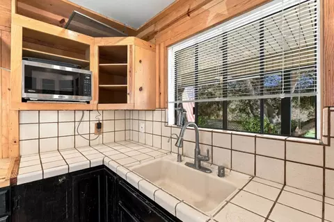 Kitchen - 7710 Fallen Leaf Ln, Salinas, CA 93907 photo 3 of 6