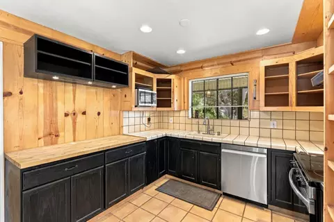 Kitchen - 7710 Fallen Leaf Ln, Salinas, CA 93907 photo 2 of 6