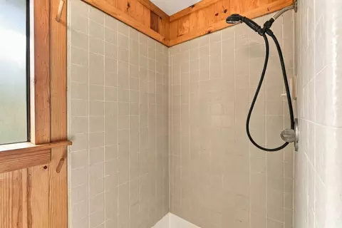 Bath - 7710 Fallen Leaf Ln, Salinas, CA 93907 photo 2 of 5